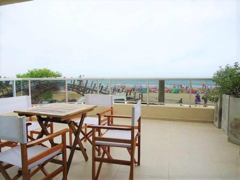 Hotel Tejas Rojas Villa Gesell Esterno foto