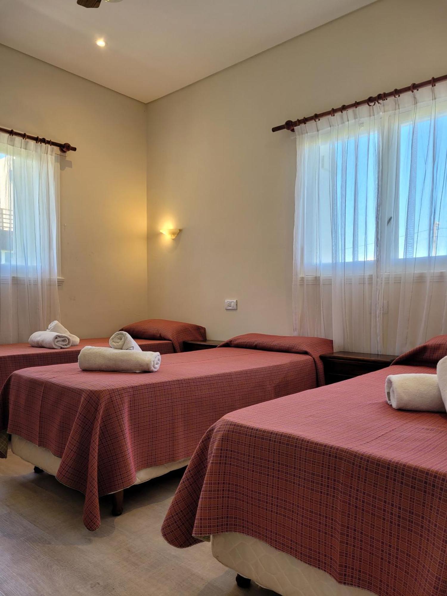 Hotel Tejas Rojas Villa Gesell Esterno foto