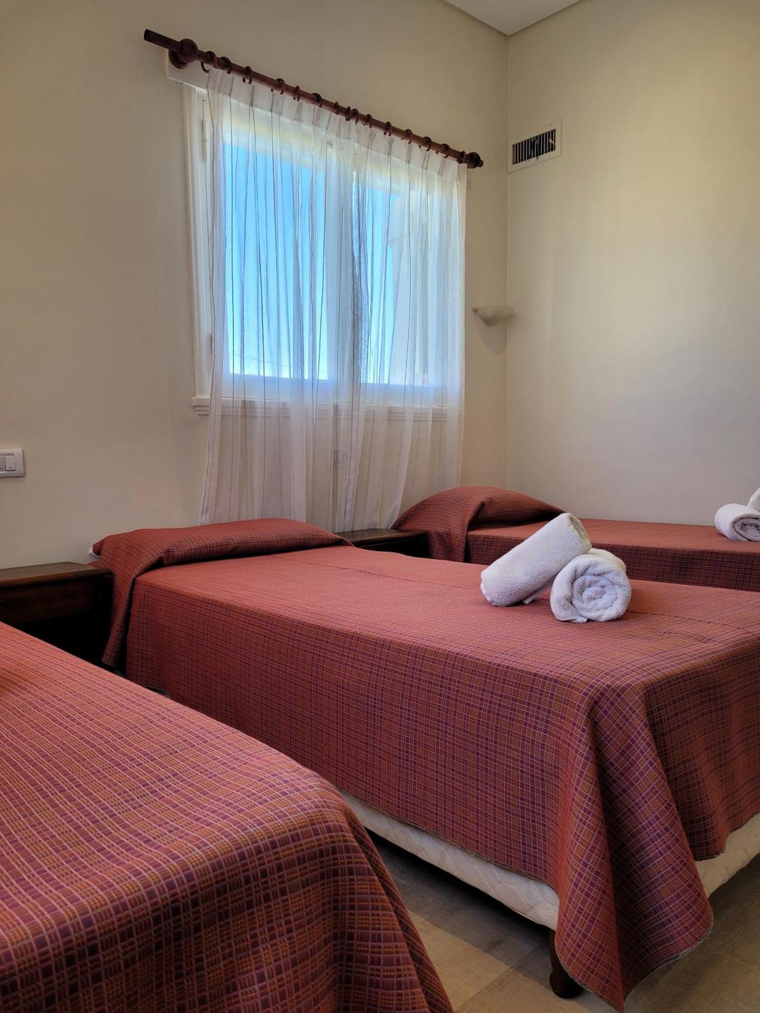 Hotel Tejas Rojas Villa Gesell Esterno foto